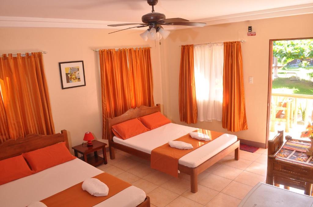 Slam'S Garden Dive Resort Logon Room photo