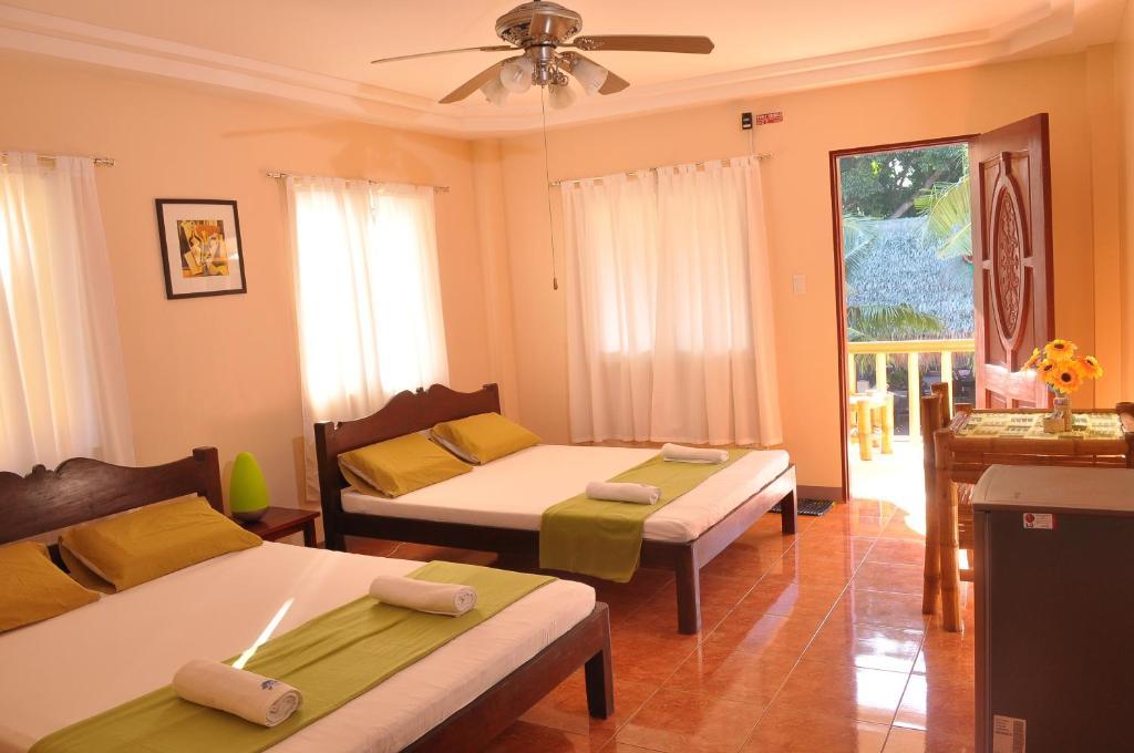 Slam'S Garden Dive Resort Logon Room photo