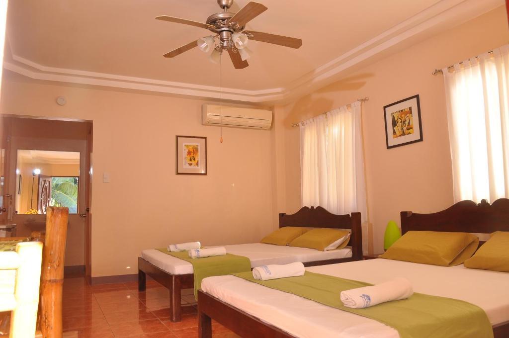 Slam'S Garden Dive Resort Logon Room photo